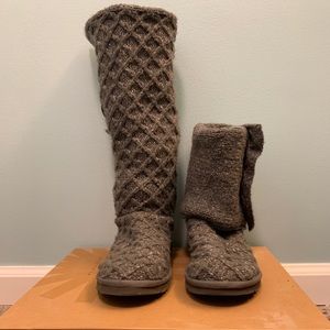 Ugg Grey Lattice Cardy Boot size 9